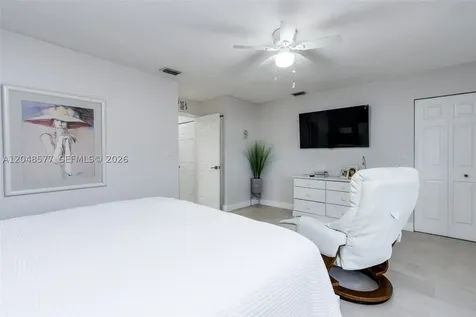 7032 SW 23rd Street Davie FL 33317