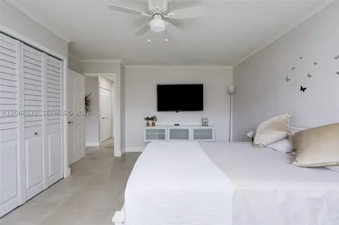 7032 SW 23rd Street Davie FL 33317
