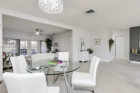 7032 SW 23rd Street Davie FL 33317