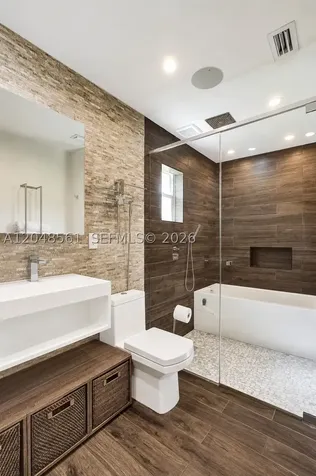 2220 NE 204th Street Miami FL 33180