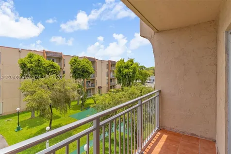 4715 NW 7th Street Miami FL 33126