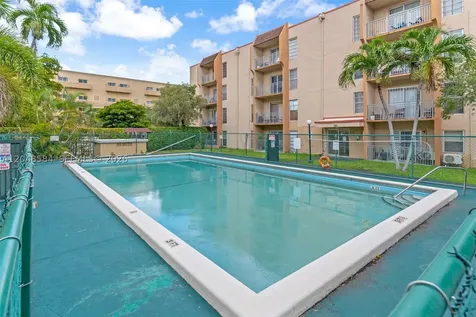 4715 NW 7th Street Miami FL 33126