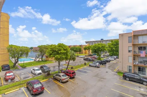 4715 NW 7th Street Miami FL 33126