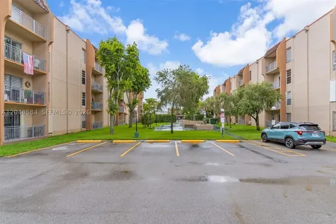 4715 NW 7th Street Miami FL 33126