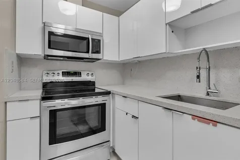 4715 NW 7th Street Miami FL 33126