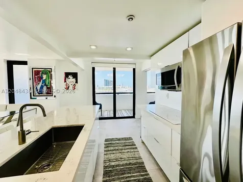 2555 Collins Avenue Miami Beach FL 33140