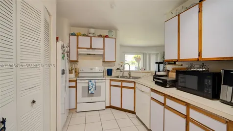 3409 NW 44th Street Oakland Park FL 33309
