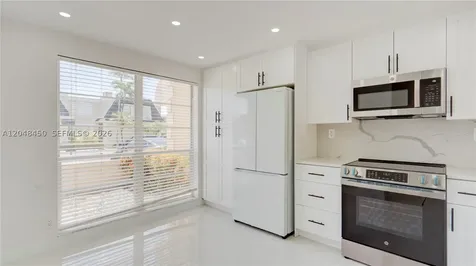 933 NE 24th Avenue Hallandale Beach FL 33009