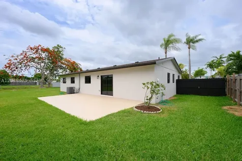 18451 SW 90th Avenue Cutler Bay FL 33157