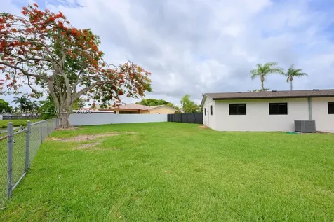 18451 SW 90th Avenue Cutler Bay FL 33157