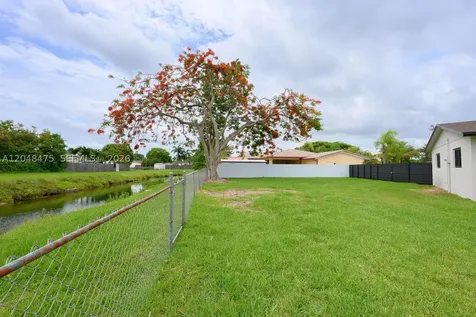 18451 SW 90th Avenue Cutler Bay FL 33157