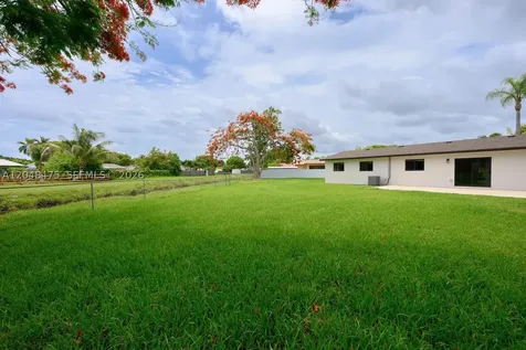 18451 SW 90th Avenue Cutler Bay FL 33157