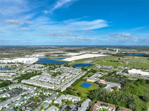 2221 SE 26th Lane Homestead FL 33035