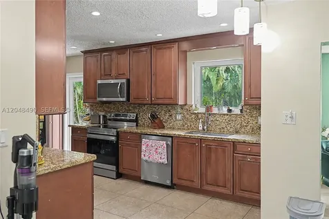 301 SW 65th Avenue Pembroke Pines FL 33023