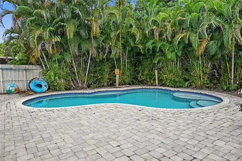 301 SW 65th Avenue Pembroke Pines FL 33023