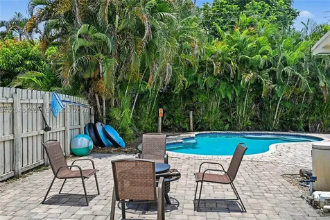 301 SW 65th Avenue Pembroke Pines FL 33023