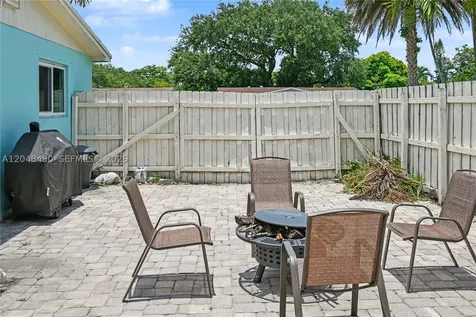 301 SW 65th Avenue Pembroke Pines FL 33023
