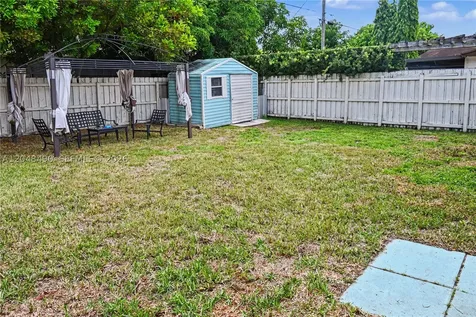 301 SW 65th Avenue Pembroke Pines FL 33023