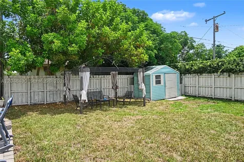 301 SW 65th Avenue Pembroke Pines FL 33023
