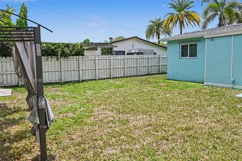 301 SW 65th Avenue Pembroke Pines FL 33023