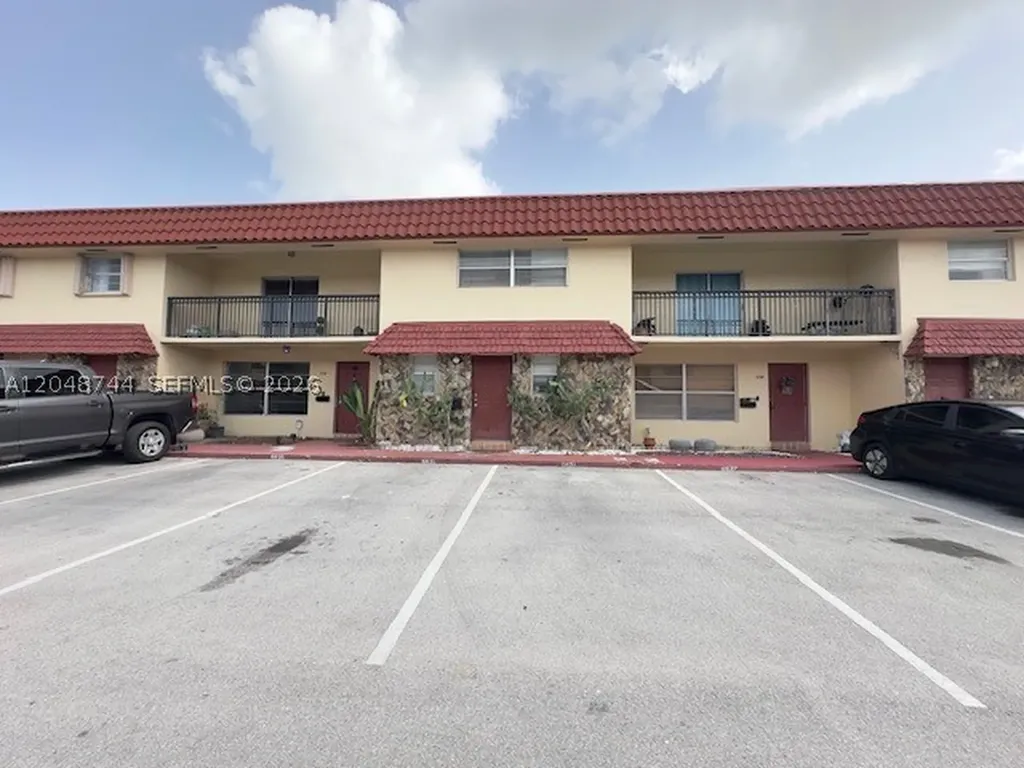 6631 SW 41st Place Davie FL 33314