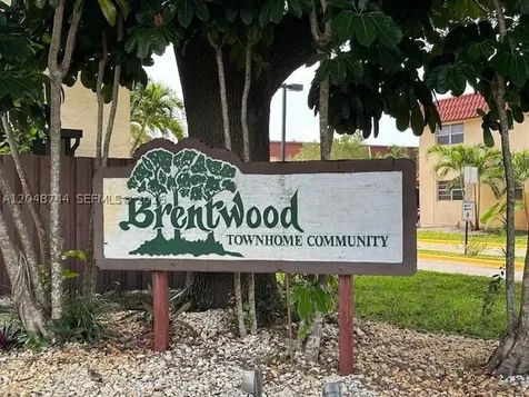 6631 SW 41st Place Davie FL 33314