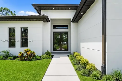 1412 22nd Avenue NE Naples FL 34120