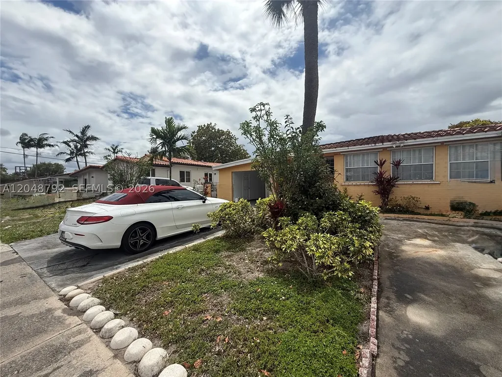 4470 W 1st Avenue Hialeah FL 33012