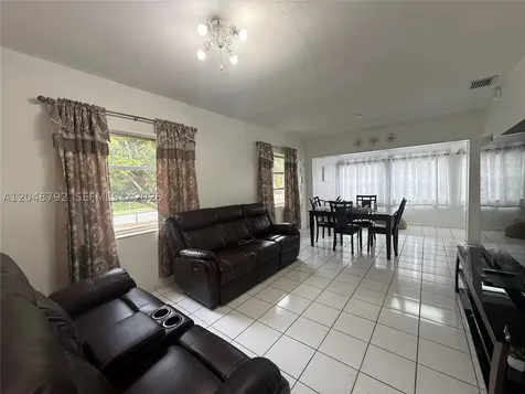 4470 W 1st Avenue Hialeah FL 33012