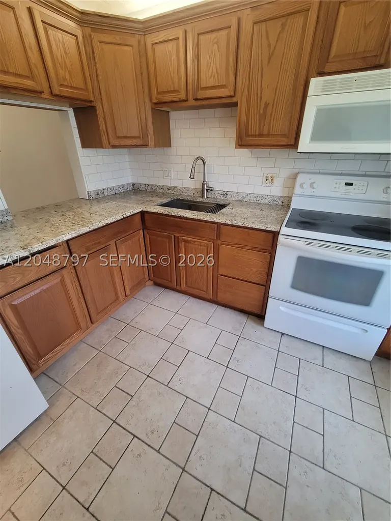 950 Hillcrest Drive Hollywood FL 33021