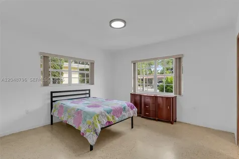 5735 SW 57th Terrace Miami FL 33143