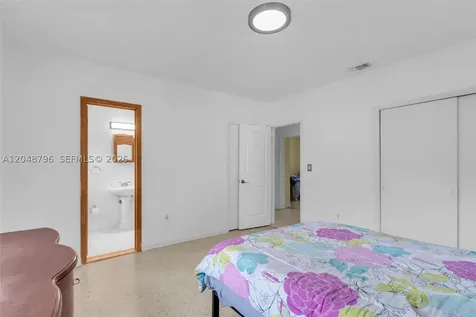 5735 SW 57th Terrace Miami FL 33143