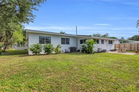 5735 SW 57th Terrace Miami FL 33143
