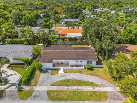5735 SW 57th Terrace Miami FL 33143