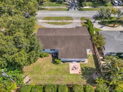 5735 SW 57th Terrace Miami FL 33143