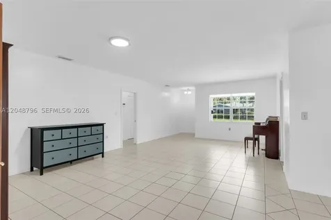 5735 SW 57th Terrace Miami FL 33143