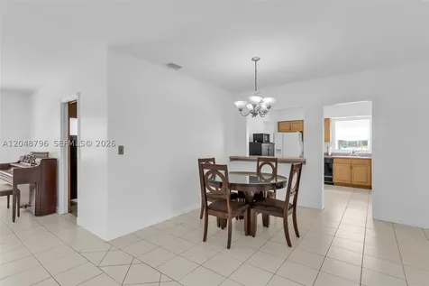 5735 SW 57th Terrace Miami FL 33143