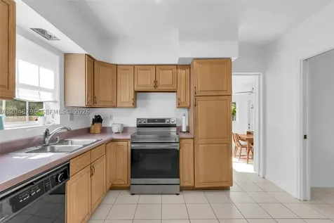 5735 SW 57th Terrace Miami FL 33143