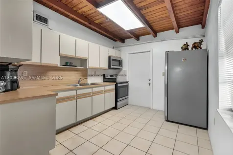 6084 E 7th Avenue Hialeah FL 33013