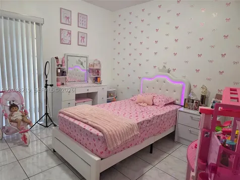 523 W 68th Street Hialeah FL 33014