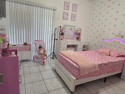 523 W 68th Street Hialeah FL 33014