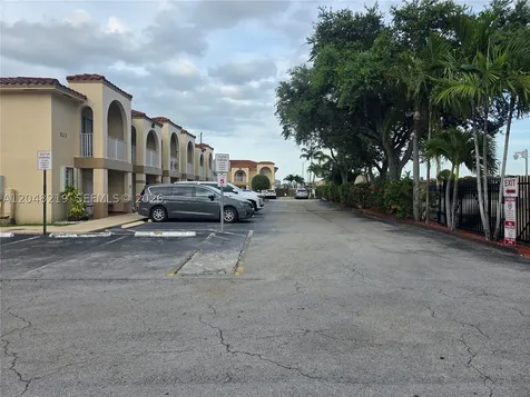 523 W 68th Street Hialeah FL 33014