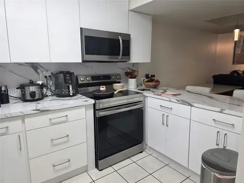 523 W 68th Street Hialeah FL 33014