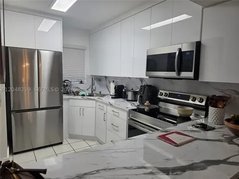 523 W 68th Street Hialeah FL 33014