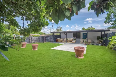 7022 SW 19th Court North Lauderdale FL 33068
