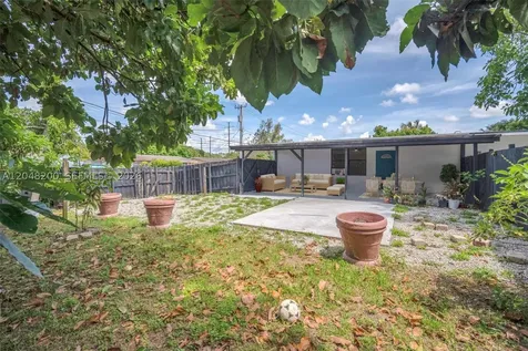 7022 SW 19th Court North Lauderdale FL 33068
