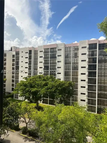 17011 N Bay Road Sunny Isles Beach FL 33160