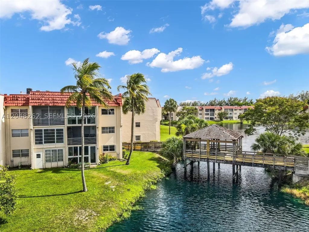 2851 E Sunrise Lakes Drive Sunrise FL 33322