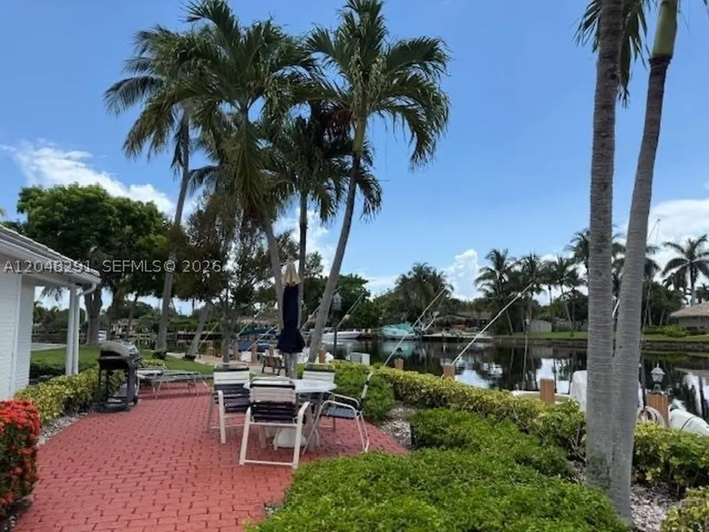 130 Cypress Club Drive Pompano Beach FL 33060