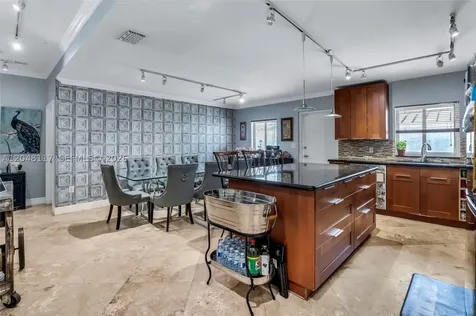 114 SW SW 57th Court Miami FL 33144